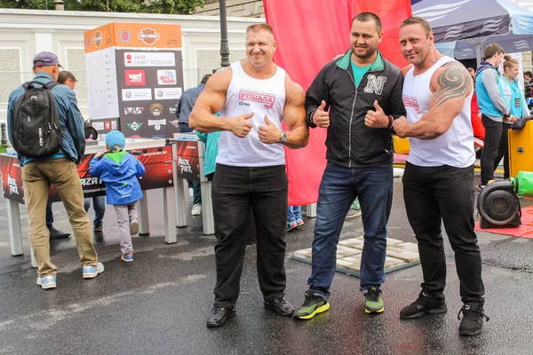 Photographier avec des bodybuilders . — Photo