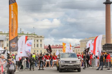 Saray Meydanı'nda fırlatma hattı.