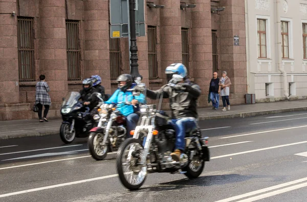 Grupa motocyklistów w ruchu. — Zdjęcie stockowe