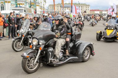 Motorlu araçlarda motorcular.