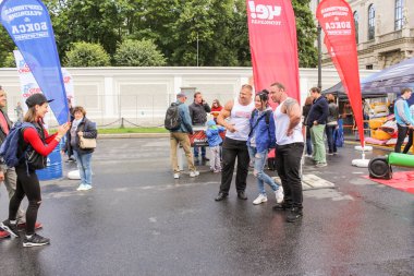 Bodybuilders ile fotoğraf çekme.