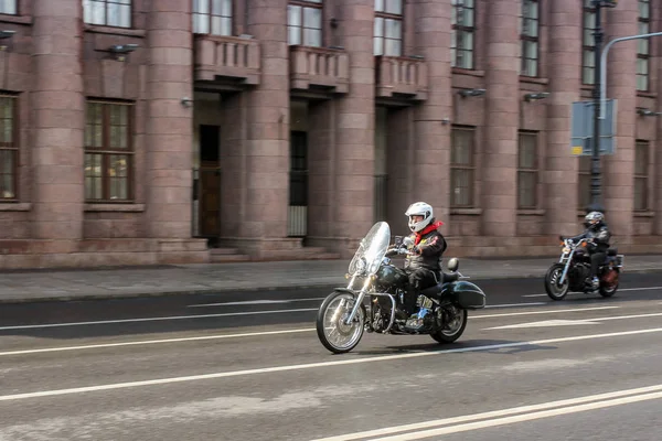 A pair of motorcyclists in motion. — Stock Photo, Image