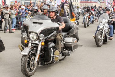 Motosiklet sütun o hareketinin başlangıcı