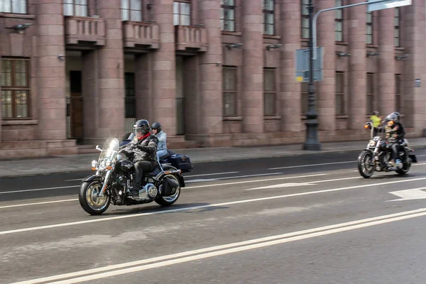 Grupa motocyklistów z prędkością ruchu. — Zdjęcie stockowe