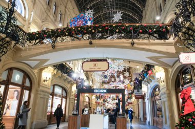 Alışveriş merkezinin yaratıcı tasarımı.