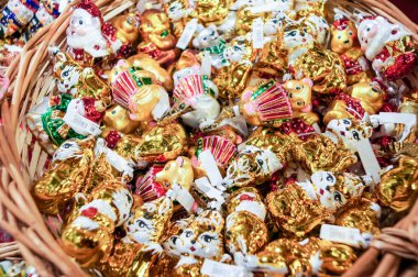 Sepette güzel Noel süslemeleri.