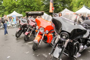 Güçlü yol bisikletleri bir dizi.