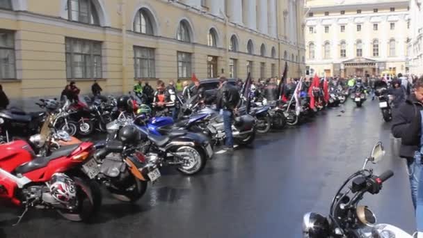 Příjezd bikerů na festival Harley Davidson. — Stock video