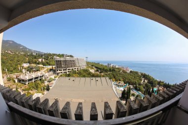 Balkondan sahil manzarası.