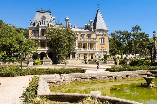 The palace complex in Massandra Park.