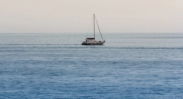 Yate en el mar. —  Fotos de Stock