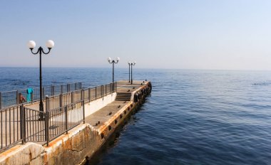 İskeledeki ışıklar.