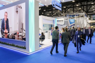 Expoforum koridorlarında ziyaretçiler.