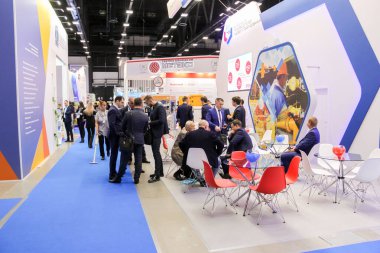 Uluslararası Expoforum 'un dinlenme alanındaki iş adamları.