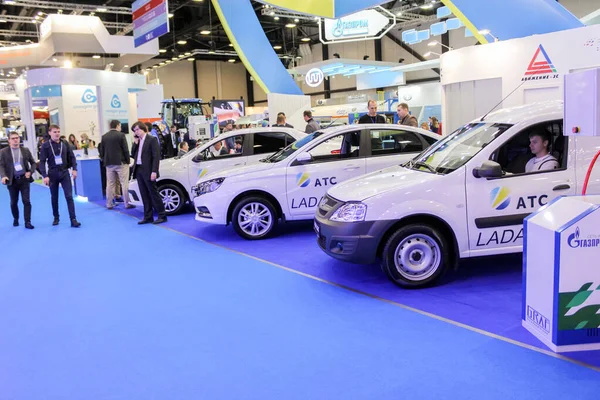 Exposição de carros com combustível ecológico . — Fotografia de Stock