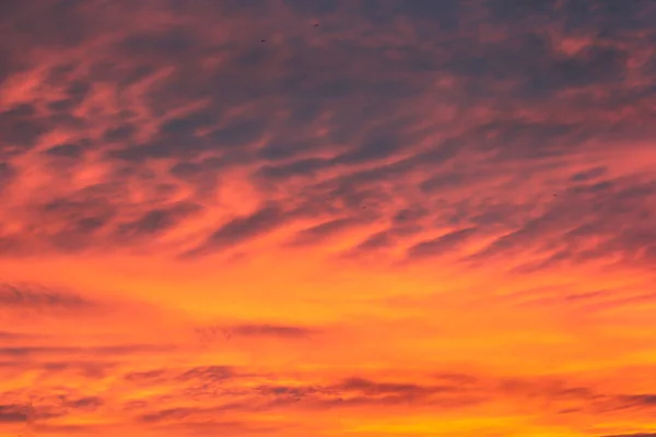 Malerische Wolken Himmel Gegenlicht Der Sonne — Stockfoto