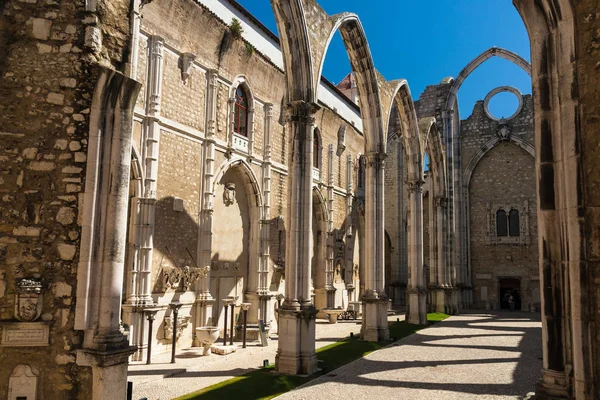 Convento Carmo Είναι Ασκεπές Εκκλησία Στη Λισαβόνα Της Πορτογαλίας Καλοκαίρι — Φωτογραφία Αρχείου