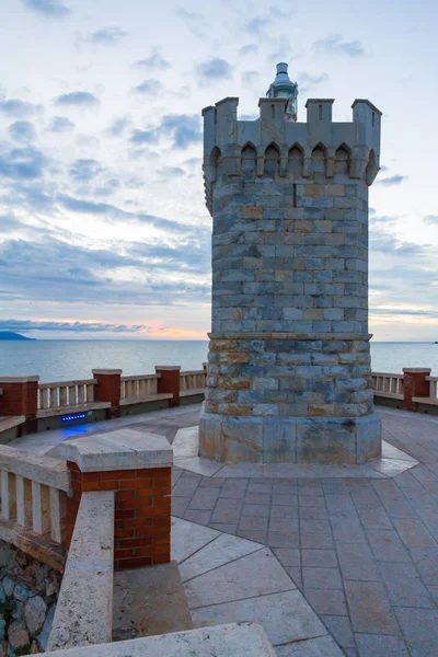 Luz Rocchetta Plaza Bovio Piombino Italia Atardecer — Foto de Stock