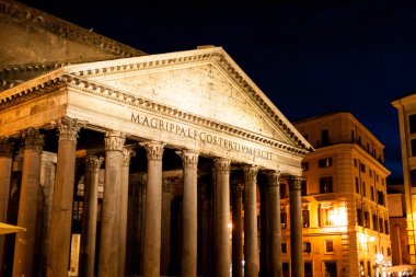 Pantheon olan eski bir Roma Tapınağı, şimdi bir kilise, Roma, İtalya