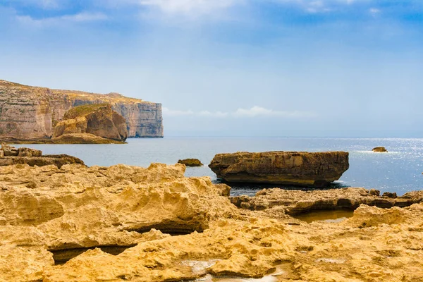 Klippe Und Felsen Der Nähe Von Azurblauem Fenster Gozo Malta — Stockfoto
