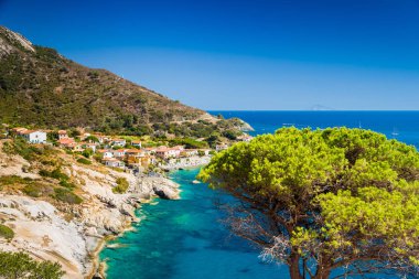 Cristal deniz suyu Pomonte, Elba Adası yakınlarında