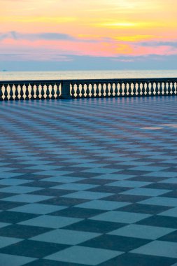 Livorno, İtalya için anıtsal bir waterfront Terrazza Mascagni olduğunu
