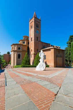 Chiusure (Siena), İtalya - 21 Ağustos 2013. Abbey Monte Oliveto Maggiore İtalya Siena yakınındaki Benedictine Manastırı olduğunu