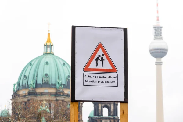 Berlin Duitsland December 2017 Een Waarschuwingsbord Zakkenrollers Buurt Van Berlin — Stockfoto