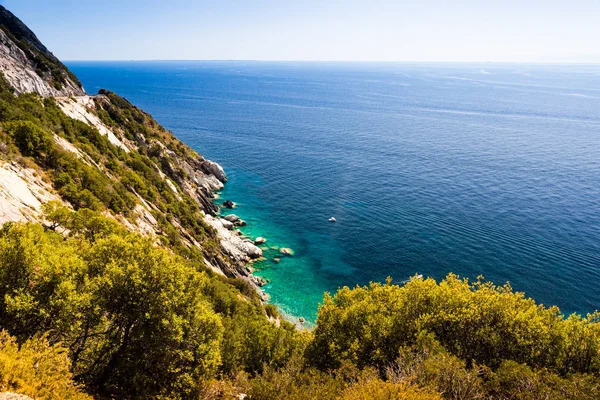 Elba island zachodniego wybrzeża Morza latem, Włochy — Zdjęcie stockowe