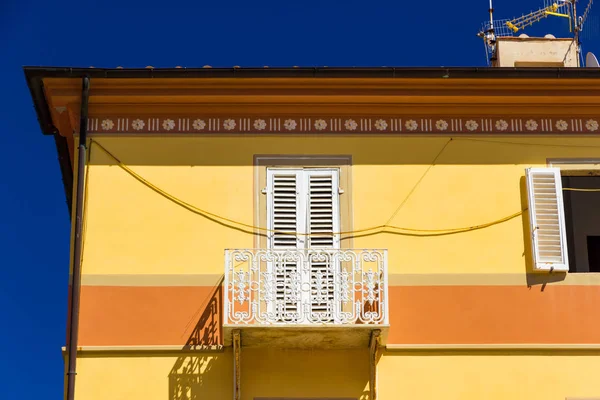 Edificio en Rio nell 'Elba, Toscana, Italia — Foto de Stock