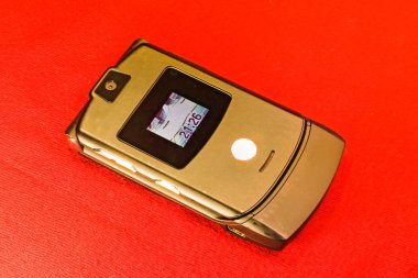 Eski kapaklı Gsm cep telefonu