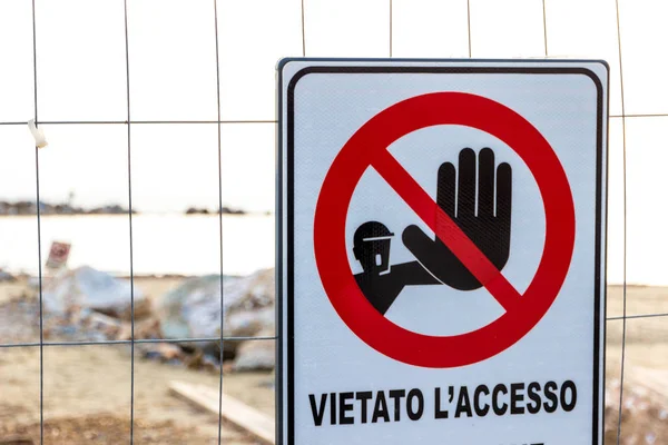Warning sign on the shoreline in Follonica, Italy — Stock Photo, Image