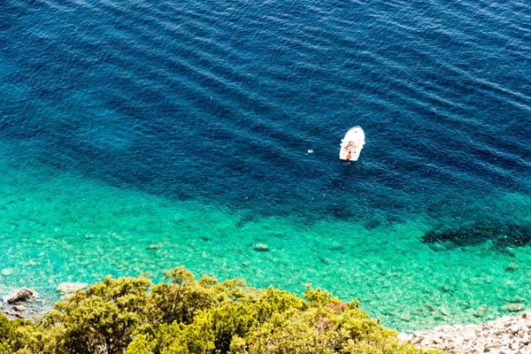 Isla Elba costa oeste mar en verano, Italia — Foto de Stock