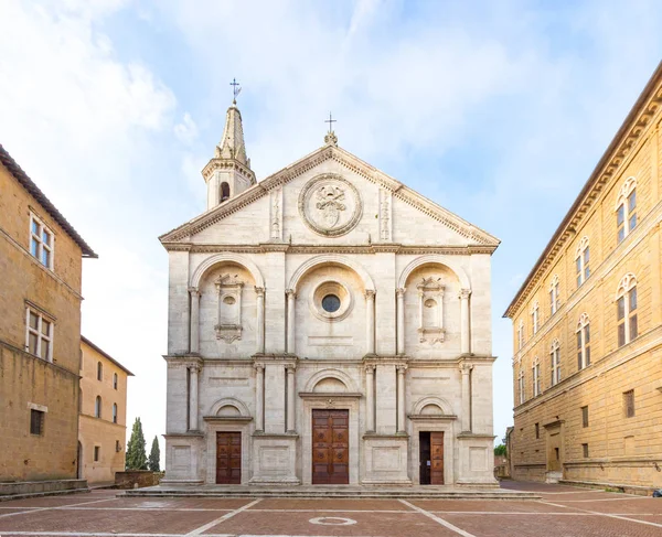 Catedral de Pienza e Pio II quadrado perspectiva corrigida, Ita Fotografias De Stock Royalty-Free