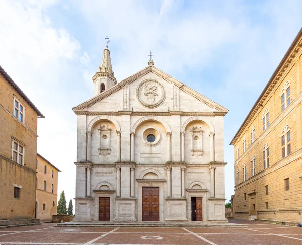 Catedral de Pienza y Pío II perspectiva cuadrada corregida, Ita Fotos De Stock Sin Royalties Gratis