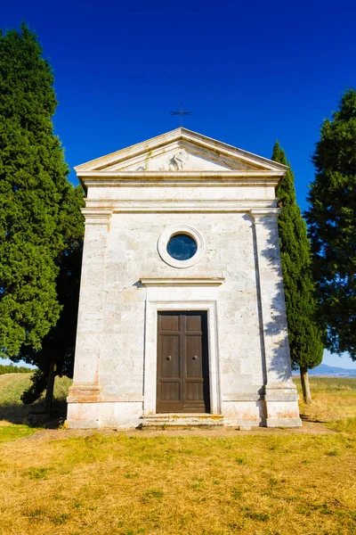 Madonna di Vitaleta kapell i sommar i en solig dag — Stockfoto