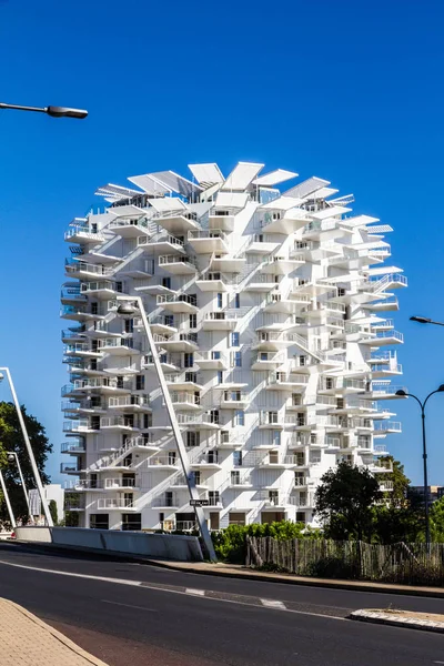 Montpellier, Francja. Arbre Blanc (białe drzewo) budynek i — Zdjęcie stockowe