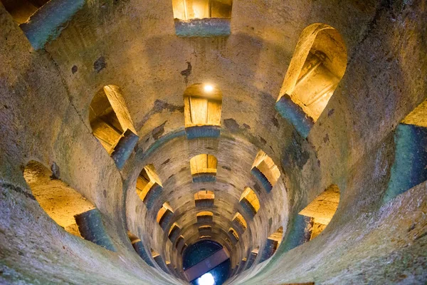 The St. Patrick's Well (16th century) in Orvieto, Umbria, centra — Stock Photo, Image