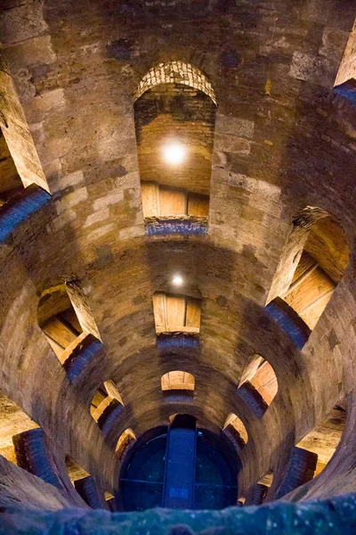 The St. Patrick's Well (16th century) in Orvieto, Umbria, centra — Stock Image The St. Patrick's Well (16th century) in Orvieto, Umbria, centra Royalty Free Stock Images