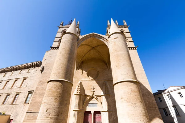 Entrada principal da Catedral de Montpellier, sul da França — Fotografia de Stock