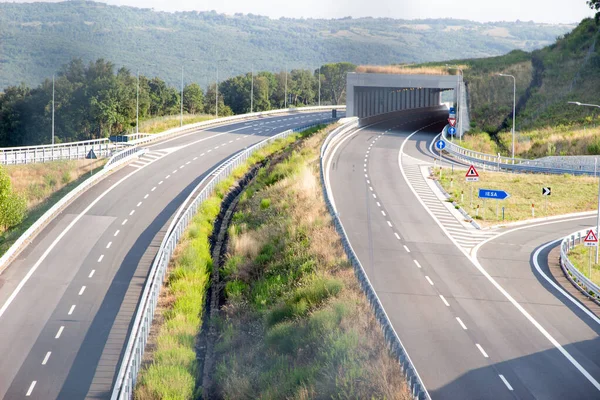 View of the junction for Iesa of the Grosseto - Siena freeway, I — Stock Photo, Image