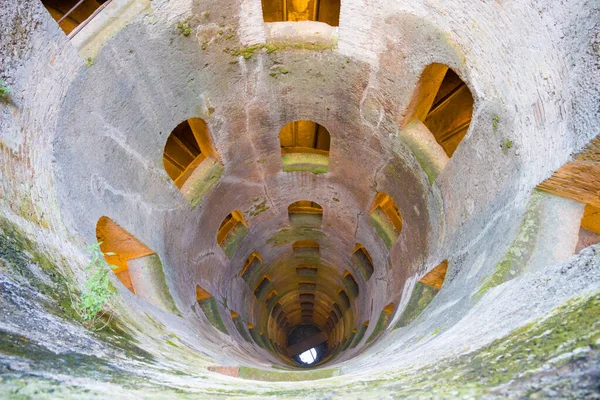 The St. Patrick's Well (16th century) in Orvieto, Umbria, centra — Stock Image The St. Patrick's Well (16th century) in Orvieto, Umbria, centra Stock Image