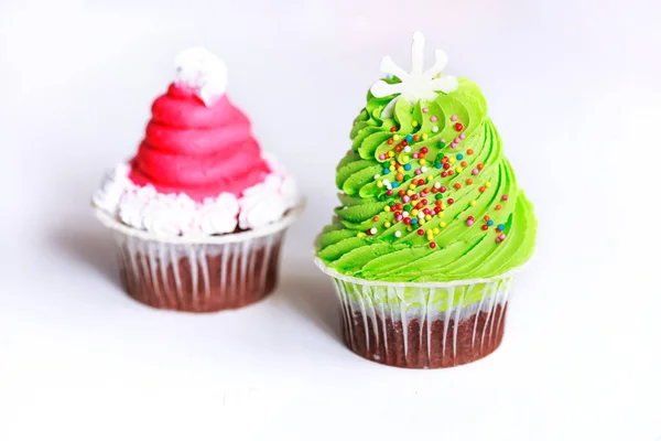Leckere Urlaubs Cupcakes Isoliert Auf Weißem Hintergrund — Stockfoto