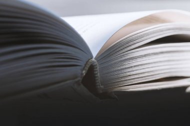 Açık kitap kadar yakın