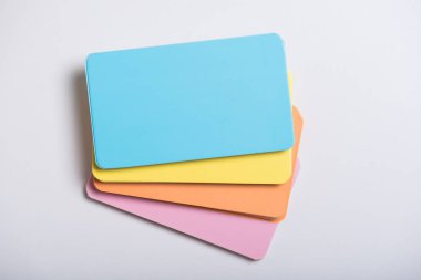 pastel renk sahte için boş kartvizit adı kadar beyaz arka plan üzerinde