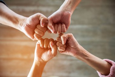 insanlar birlikte ekip çalışması güç gösterilen onların elele