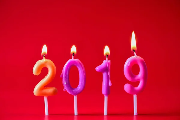 Verjaardag Nummer Verjaardag Kaars Jaar 2019 Rode Achtergrond — Stockfoto