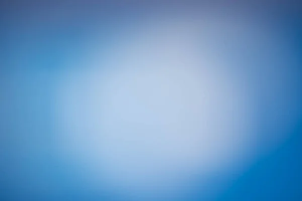 白い中心光を持つ抽象的な青い背景 — ストック写真