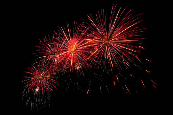 фейерверки на черном фоне