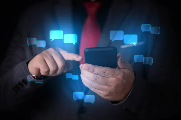 Uomo Affari Toccando Smartphone Controllare Rispondere Alla Domanda Messaggio Chat — Foto Stock